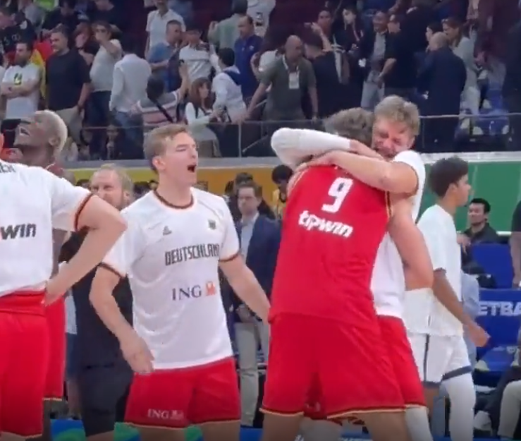 ایمان دادخواه، گزارشگر ورزشی صداوسیمای مرکز اصفهان درگذشت