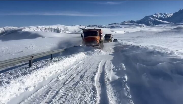 بازگشایی راه ارتباطی ۸۶۵ روستای آذربایجانشرقی پس از برف و کولاک