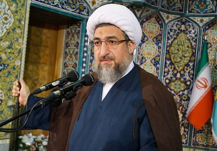 امام جمعه تبریز: دور جدید مذاکرات متمایز بوده و دست ما روی ماشه است