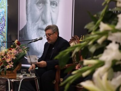 انسان در نگاه باریشماز، مسئول در برابر جامعه و زمانه خویش