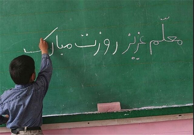 امام جمعه تبریز: معلمان در خط مقدم جنگ ترکیبی دشمن علیه هویت و اراده ملت ایران قرار دارند