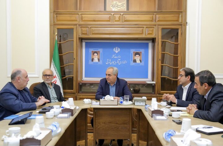 استاندار: ۴۰ دستگاه آمبولانس با تجهیزات روز دنیا وارد ناوگان اورژانس آذربایجان شرقی میشود