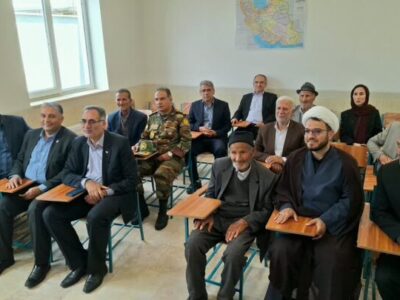 حاج خلیل، خیر ۱۰۰ ساله مرندی پای کلاس درس نشست